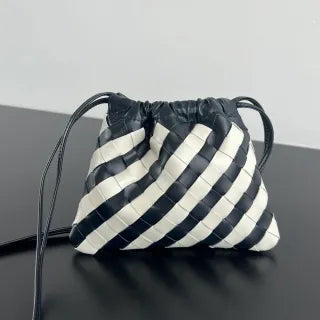 Women's BV Dustbag Leather 8.3 in Shoulder Bag 816987