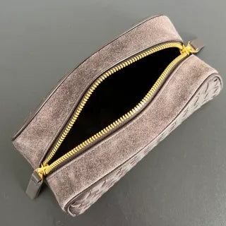 Women's BV Leather 7.9 in Toiletry Bag 876510