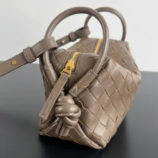 Women's BV Loop Leather 7.5 in Shoulder Bag 796615