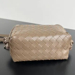 Women's BV Loop Leather 7.5 in Shoulder Bag 796615