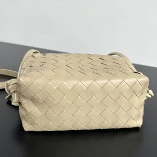 Women's BV Loop Leather 7.5 in Shoulder Bag 796615