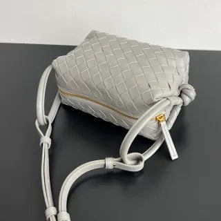 Women's BV Loop Leather 7.5 in Shoulder Bag 796615