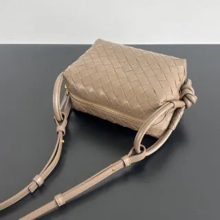Women's BV Loop Leather 7.5 in Shoulder Bag 796615