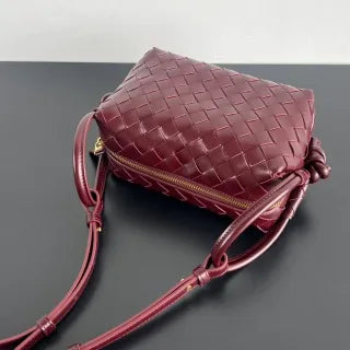 Women's BV Loop Leather 7.5 in Shoulder Bag 796615