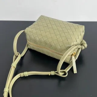 Women's BV Loop Leather 7.5 in Shoulder Bag 796615