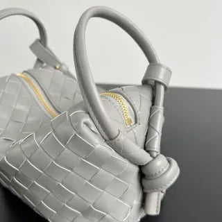 Women's BV Loop Leather 7.5 in Shoulder Bag 796615