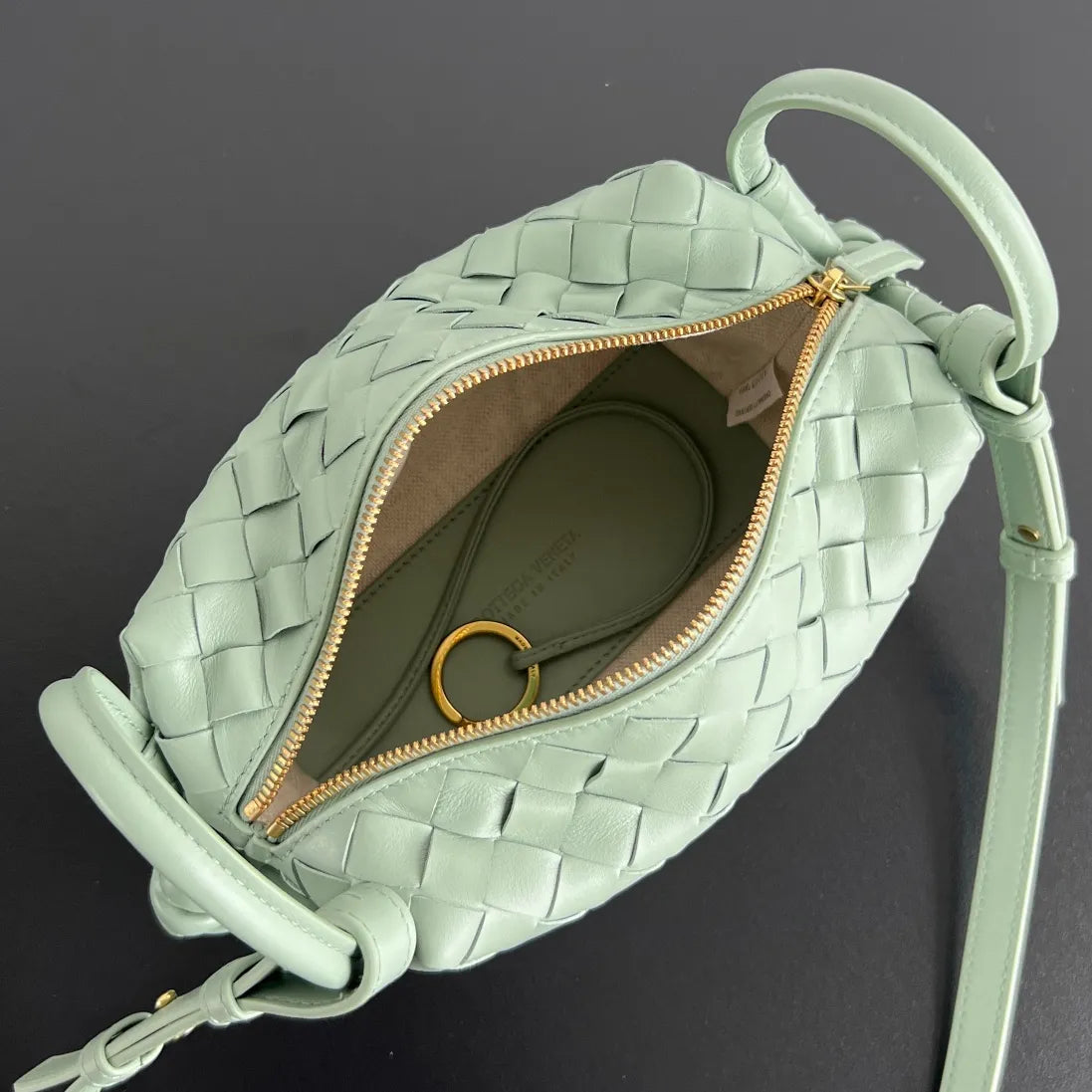 Women's BV Loop Leather 7.5 in Shoulder Bag 796615