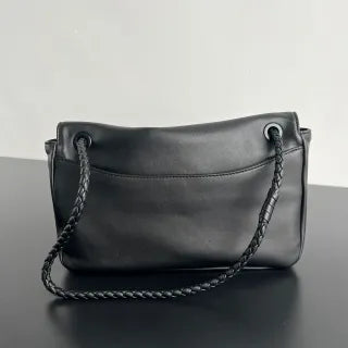 Women's BV Madison Leather 10.6 in Shoulder Bag 836296