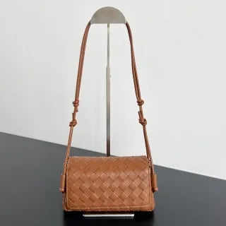 Women's BV Notturno Lambskin 8.3 in Crossbody Bag 843893