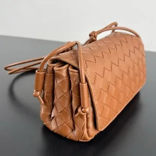 Women's BV Notturno Lambskin 8.3 in Crossbody Bag 843893