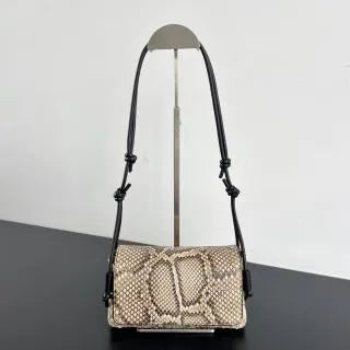 Women's BV Notturno Leather 8.3 in Crossbody Bag 843893