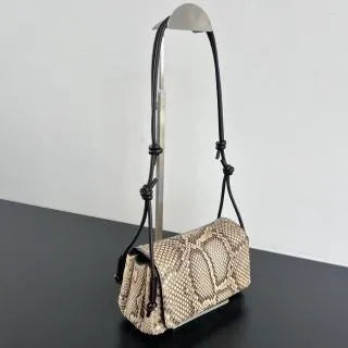 Women's BV Notturno Leather 8.3 in Crossbody Bag 843893