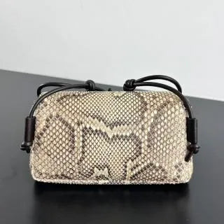 Women's BV Notturno Leather 8.3 in Crossbody Bag 843893