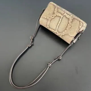 Women's BV Notturno Leather 8.3 in Crossbody Bag 843893