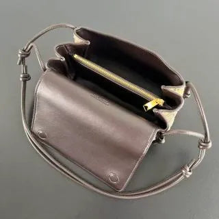 Women's BV Notturno Leather 8.3 in Crossbody Bag 843893
