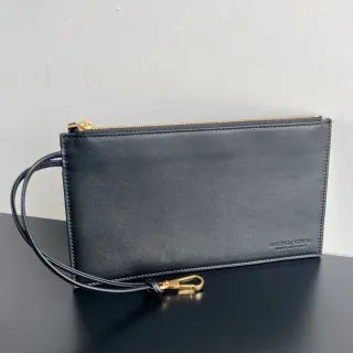 Women's BV Parachute Leather 11.8 in Shoulder Bag 796571