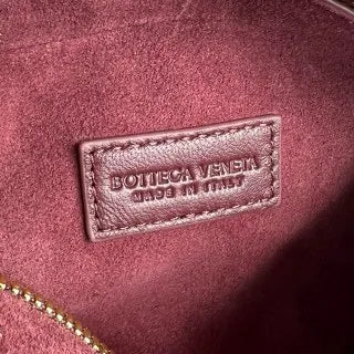 Women's BV Small Intrecciato Leather 7.9 in Clutch Bag 876510