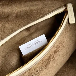 Women's BV Veneta Lambskin 23.2 in Shoulder Bag 856739