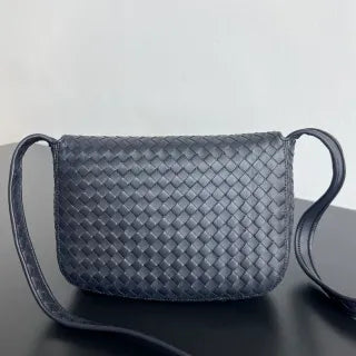 Women's BV Veneto Lambskin 10.2 in Crossbody Bag 843836