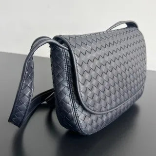 Women's BV Veneto Lambskin 10.2 in Crossbody Bag 843836