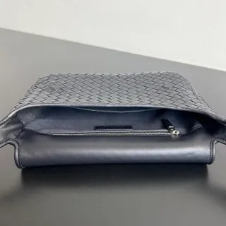 Women's BV Veneto Lambskin 10.2 in Crossbody Bag 843836