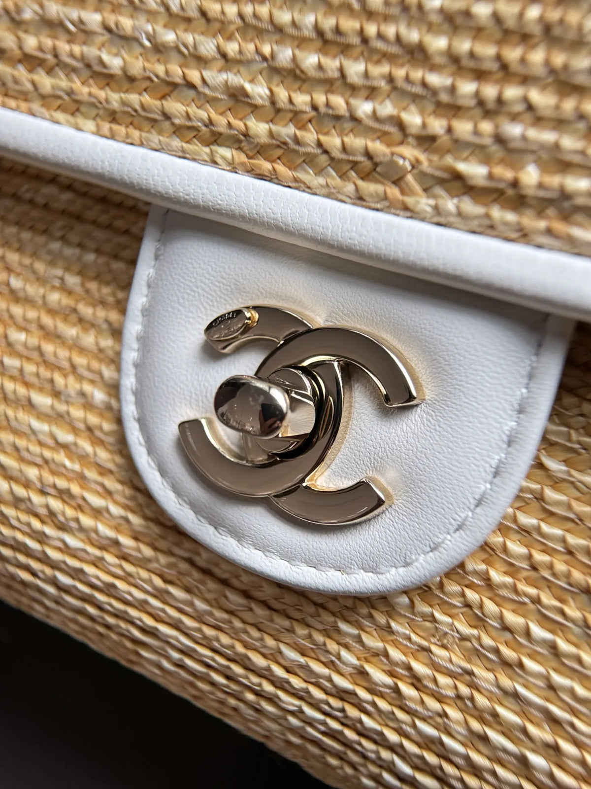 Women's Chanel 26C Resort Straw 9.1 in Bag AS6017 301847