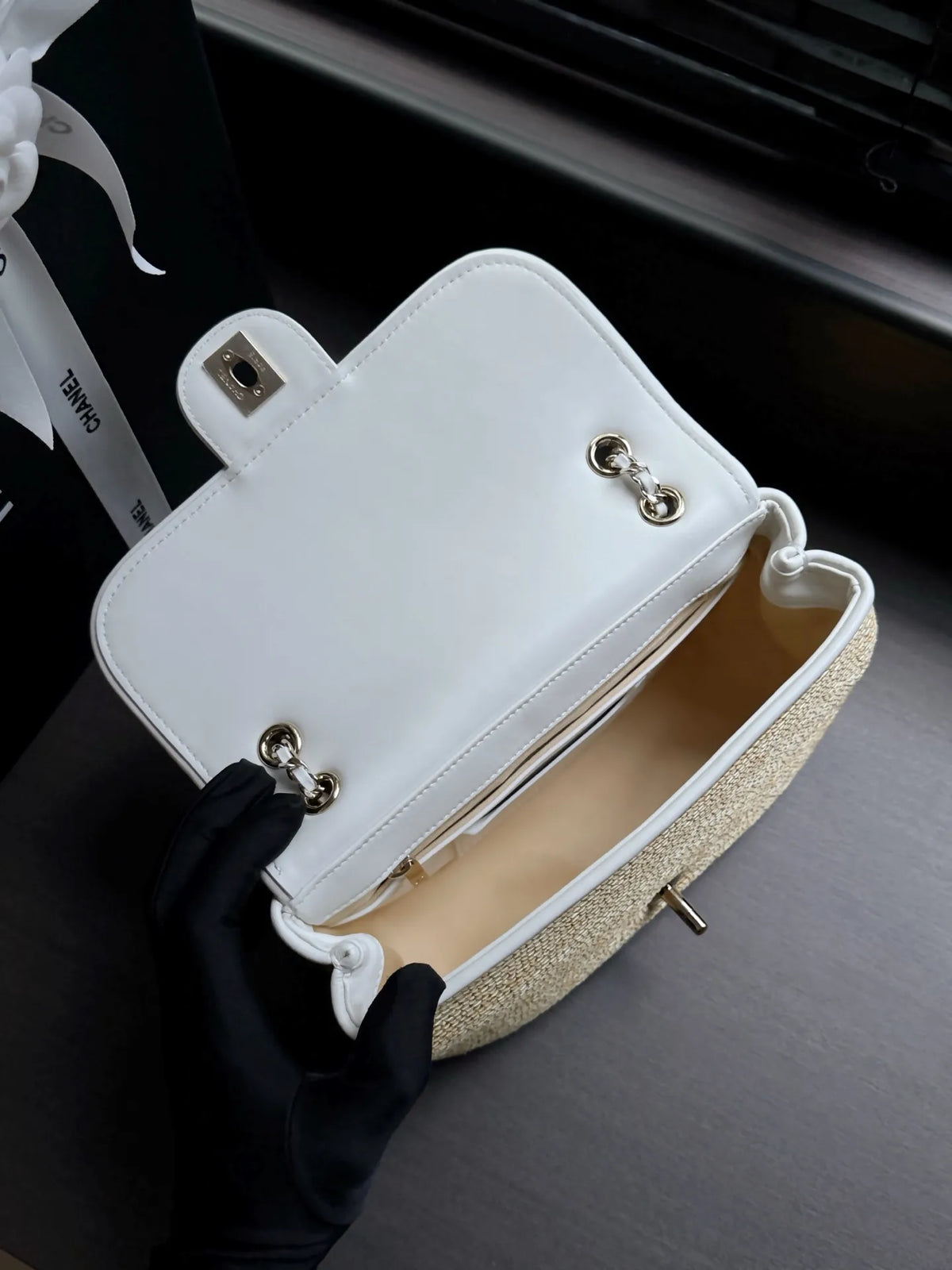 Women's Chanel 26C Resort Straw 9.1 in Bag AS6017 301847