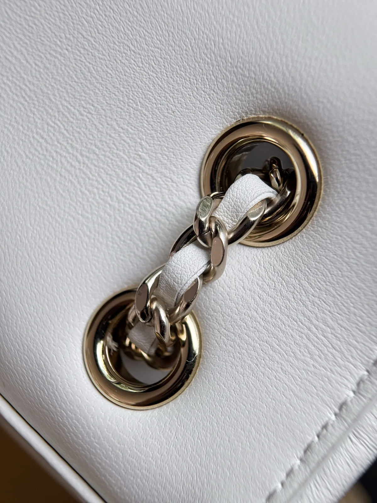 Women's Chanel 26C Resort Straw 9.1 in Bag AS6017 301847
