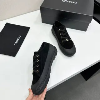 Women's Leather Low Top Sneakers 24020500270