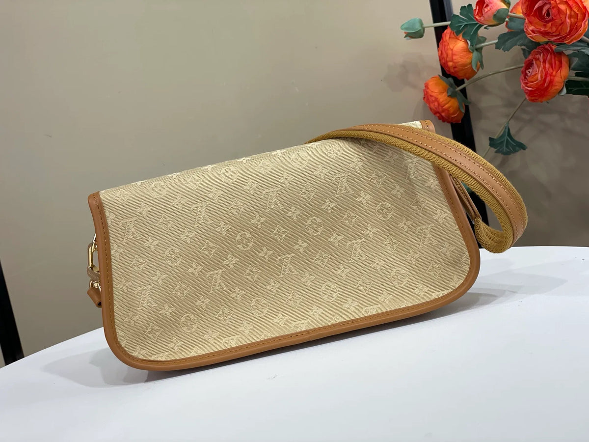 Women's LV Vintage Monogram Denim 10.2 in Shoulder Bag M92693