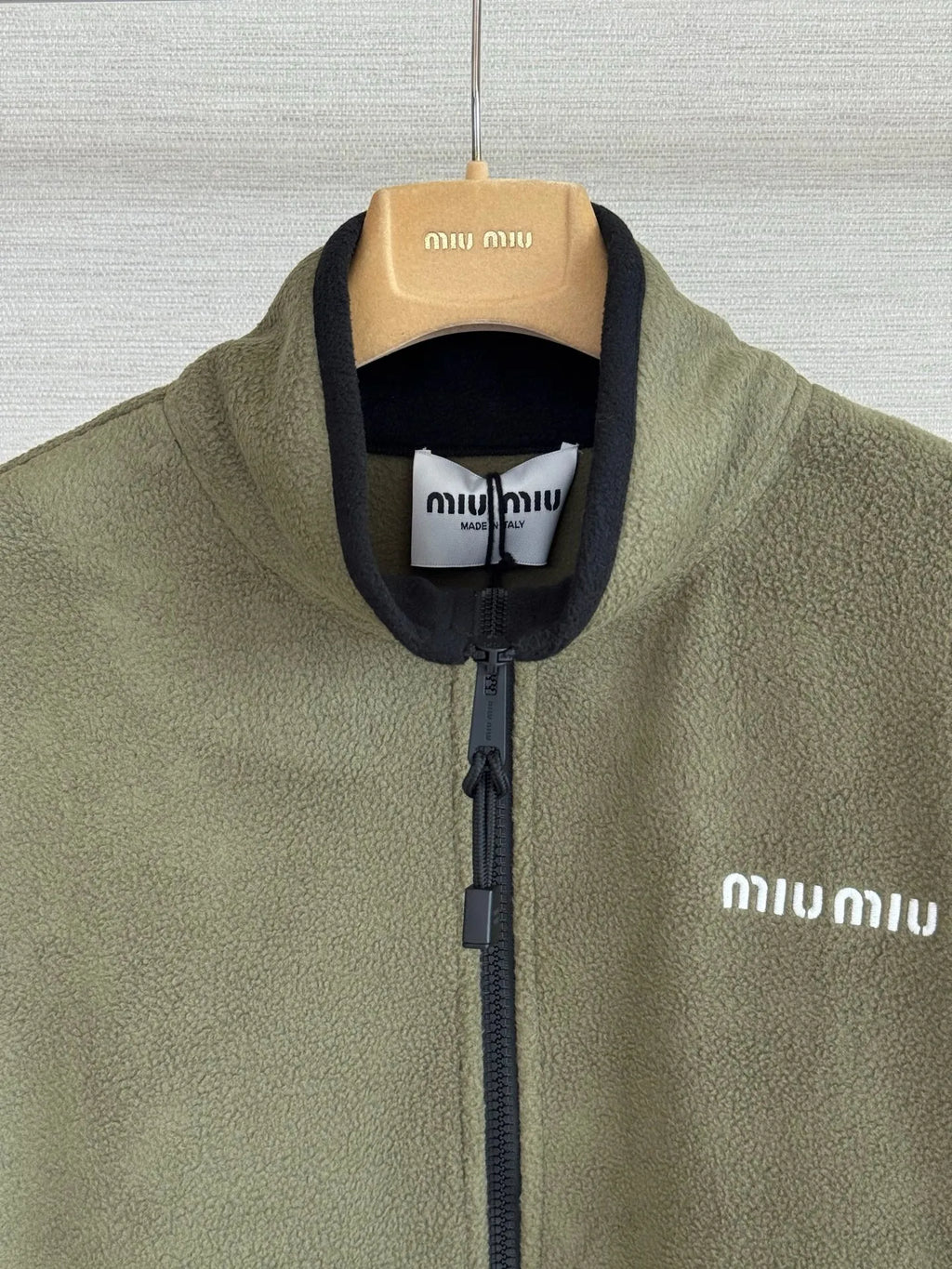 Women's M Zip Vest