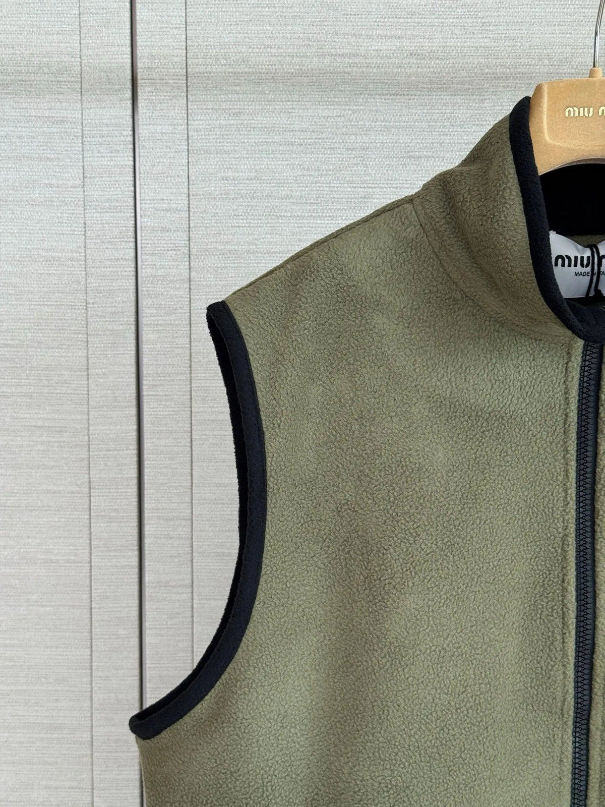 Women's M Zip Vest