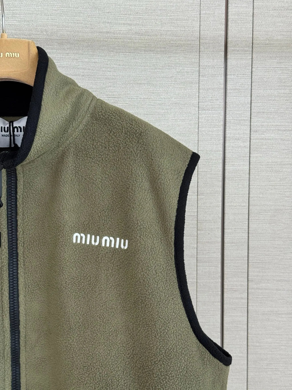 Women's M Zip Vest