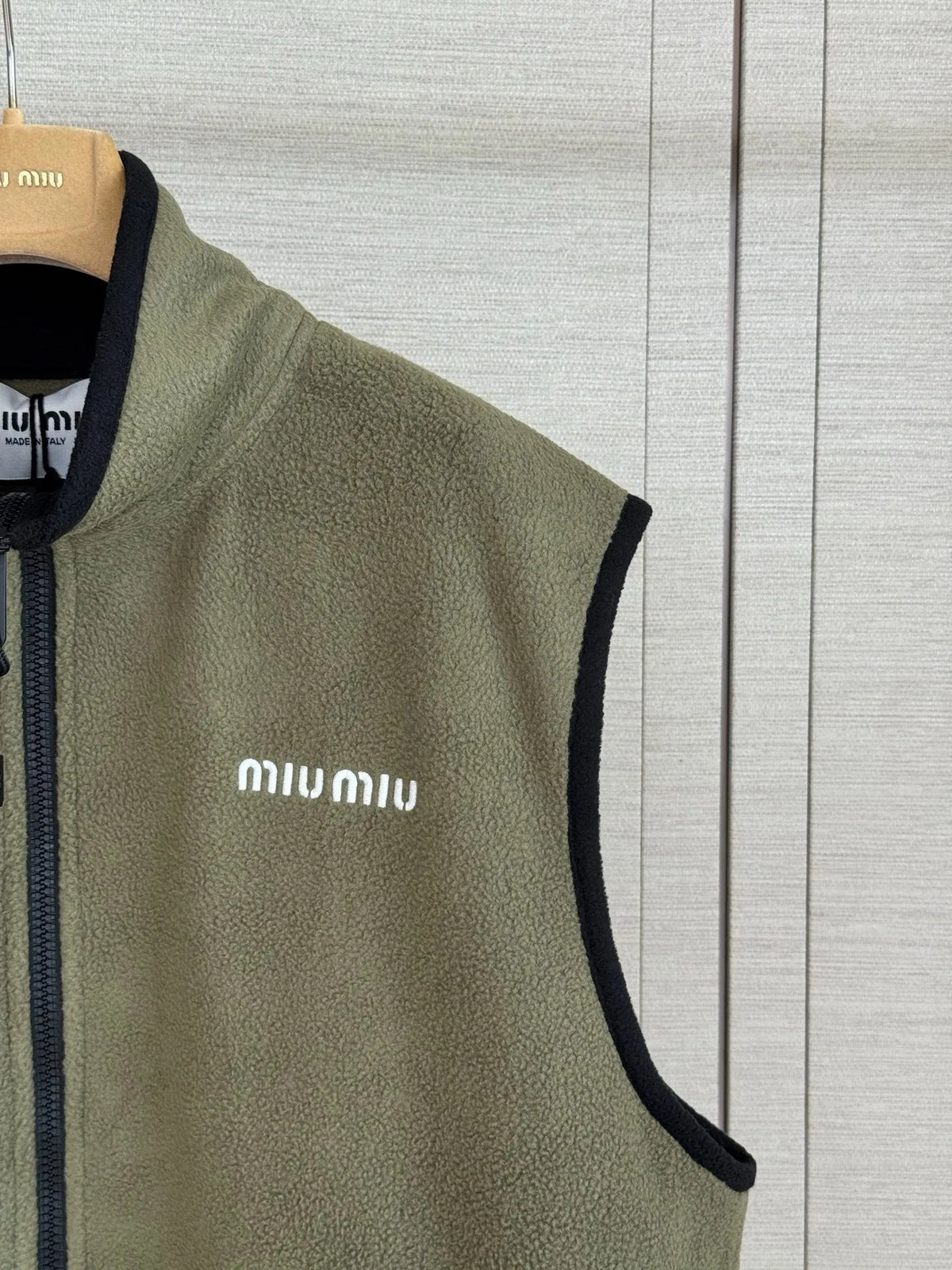 Women's M Zip Vest