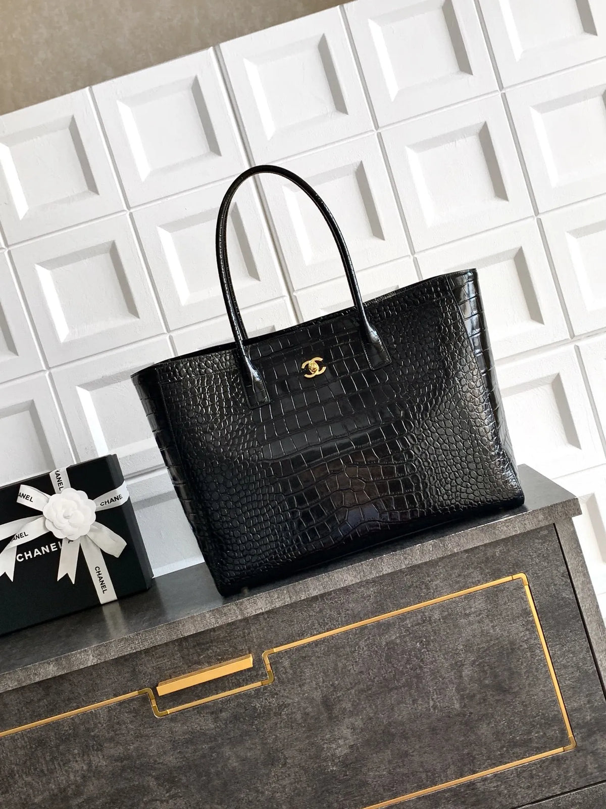 Women's OHANEL 26S Cerf Crocodile-Emboss 18.5 in Tote Bag 303550