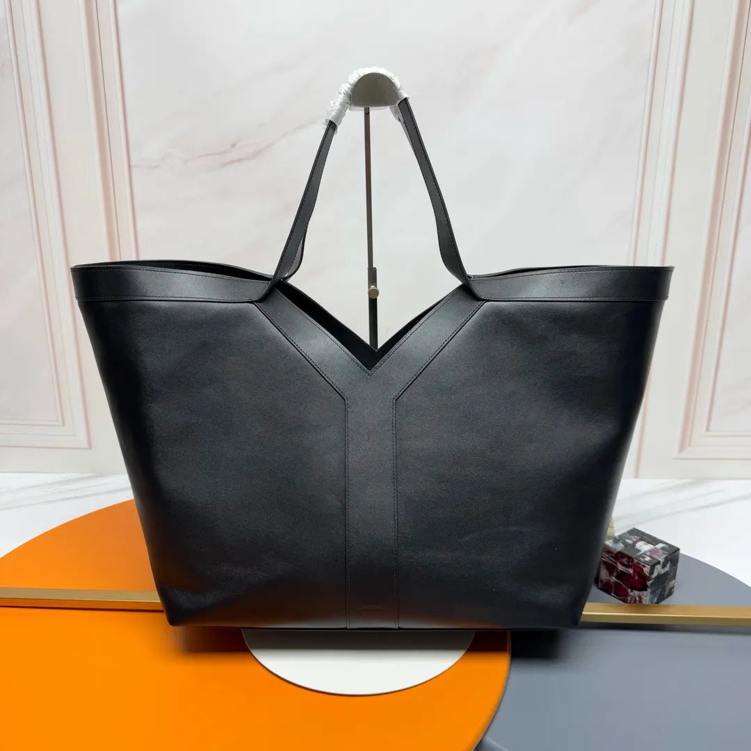 Y 15.4 in Fine-Grain Leather Tote Bag 817602