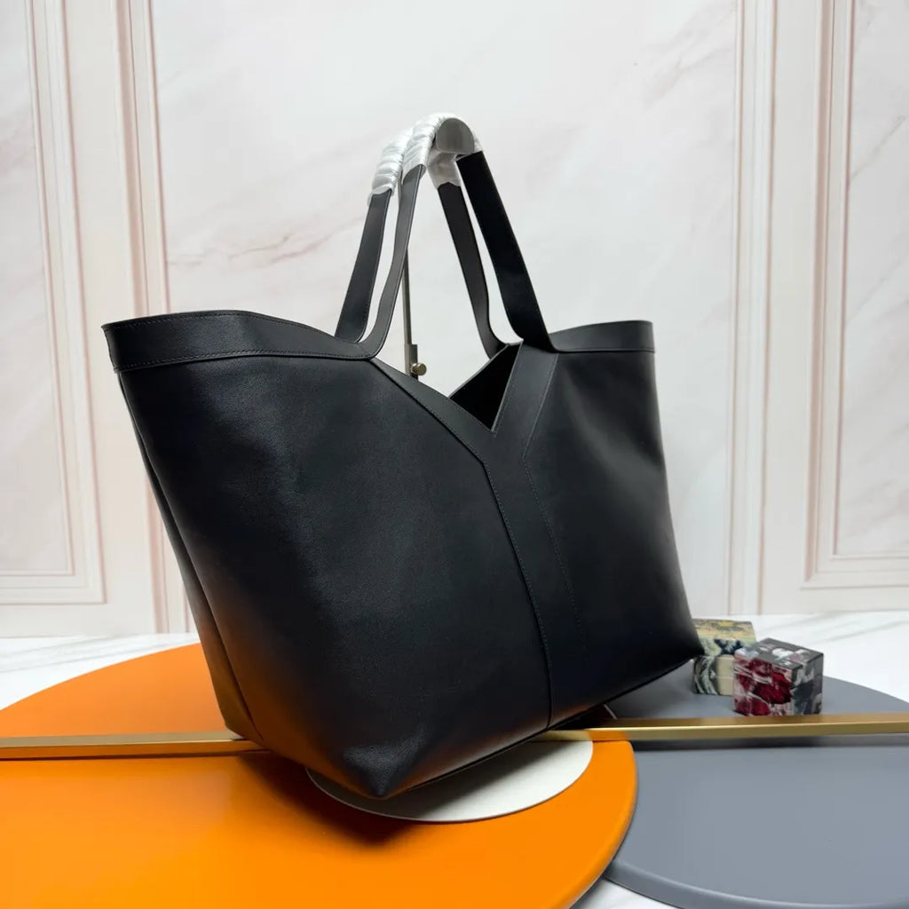 Y 15.4 in Fine-Grain Leather Tote Bag 817602
