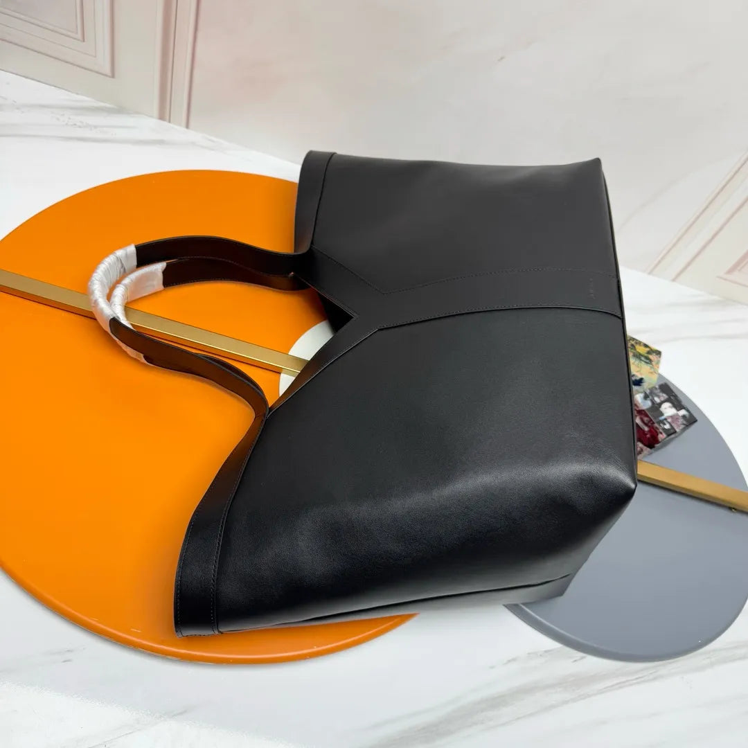 Y 15.4 in Fine-Grain Leather Tote Bag 817602