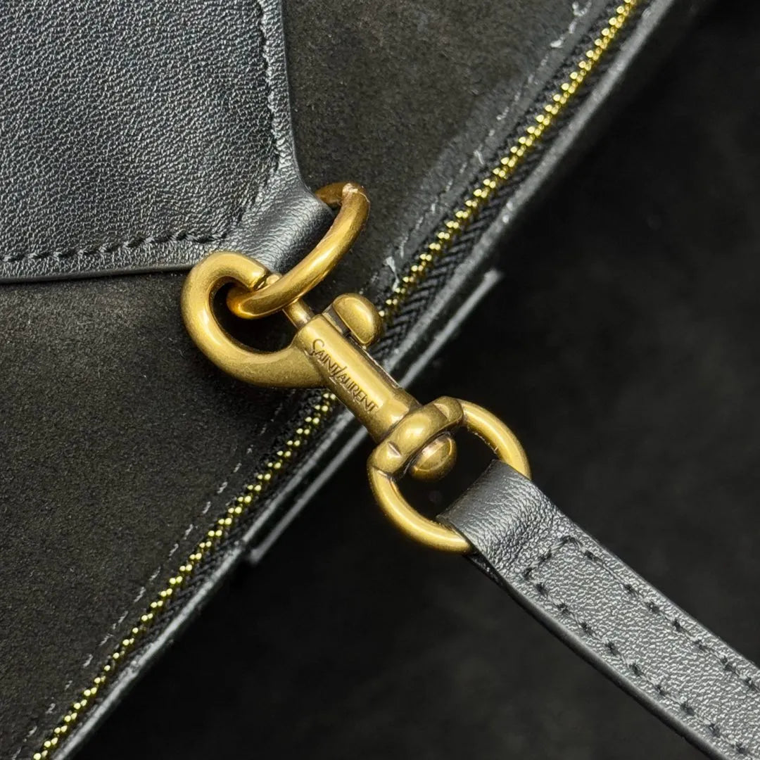Y 15.4 in Fine-Grain Leather Tote Bag 817602