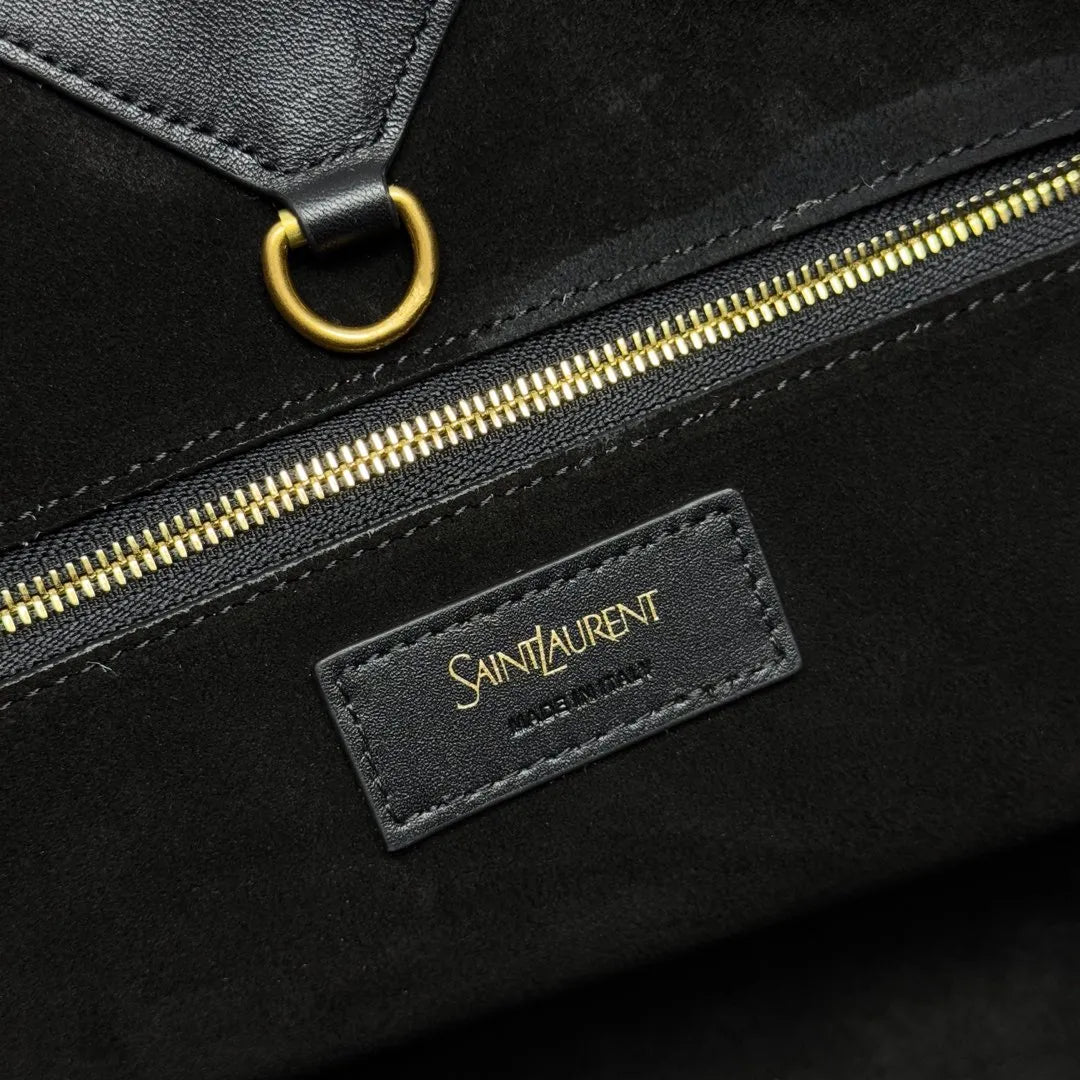 Y 15.4 in Fine-Grain Leather Tote Bag 817602